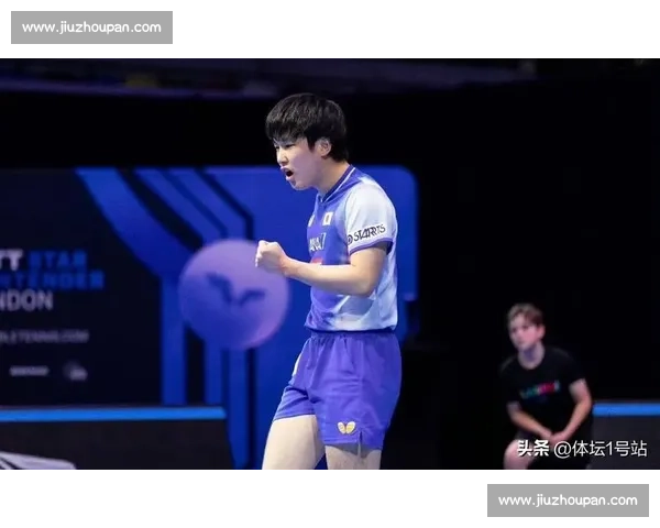 颁奖台冰火两重天：张本智和黑脸弃杯，华裔名将笑捧冠